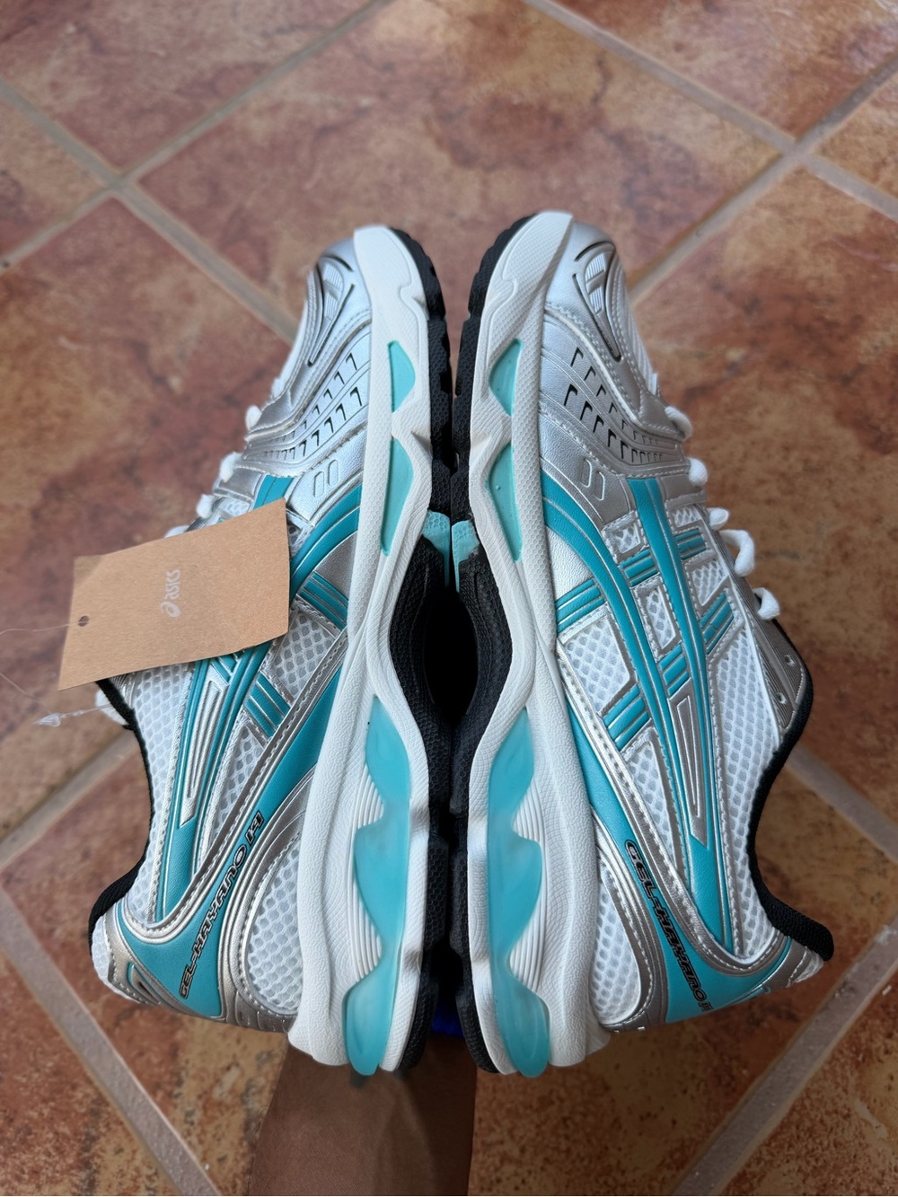 Size 7.5 Men’s And Women’s 9 - Asics Gel Kayano 14 White, Silver & Teal - Picture 5 of 7